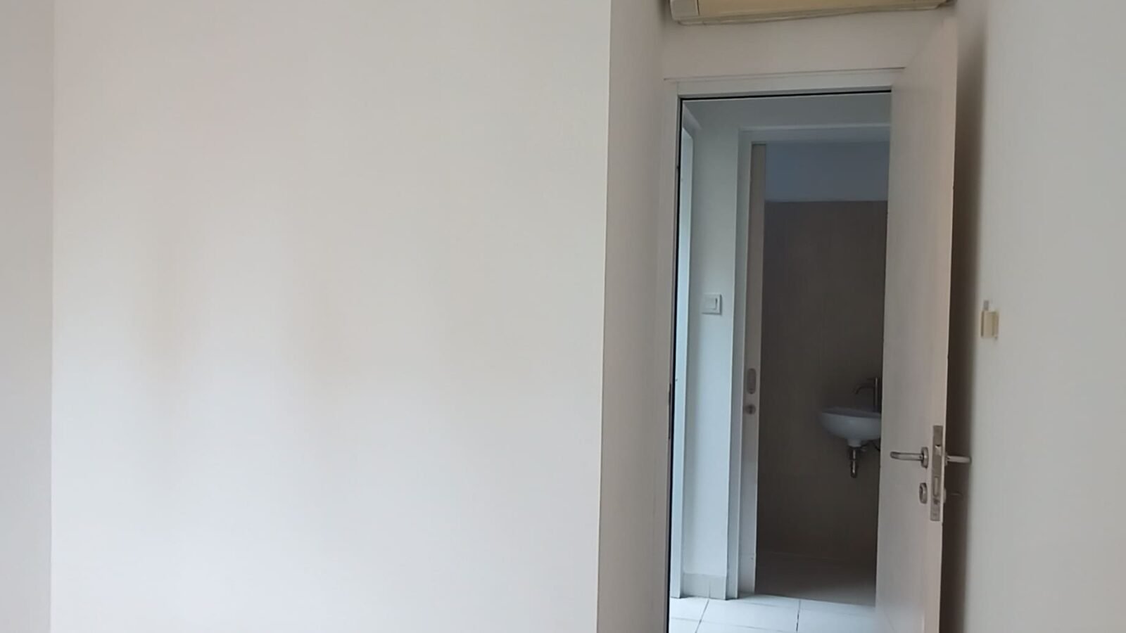 Rumah Cantik dekat RS Siloam siap huni di Arcadia Village Tangerang